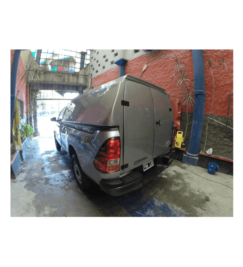 Diseño sin título (24) (1) Toyota Hilux 2016/2023. Línea Cargo. Puerta Libro